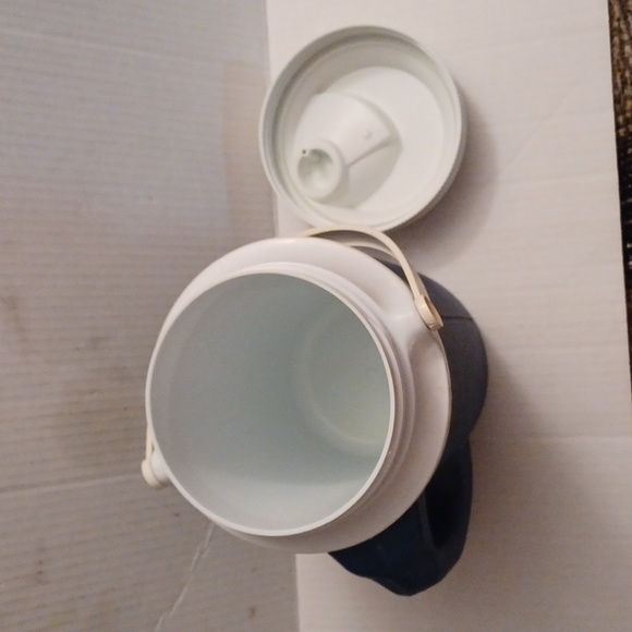 4/$40 Large Water/Liquid Cooler With 2 Handles & Spout - Picture 5 of 8